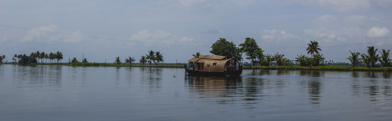 Image of a house boat in lake