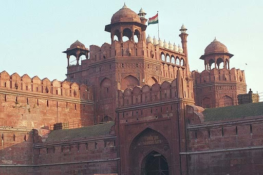 Image of redfort with Indian flag