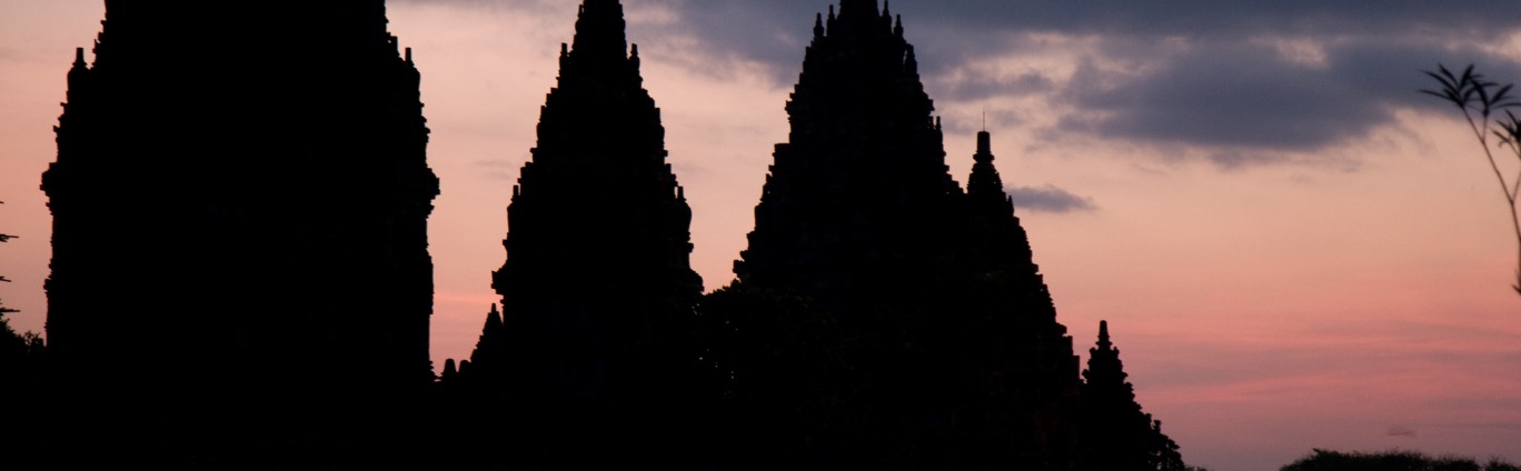 Image of a temple in siem reap in the evening
